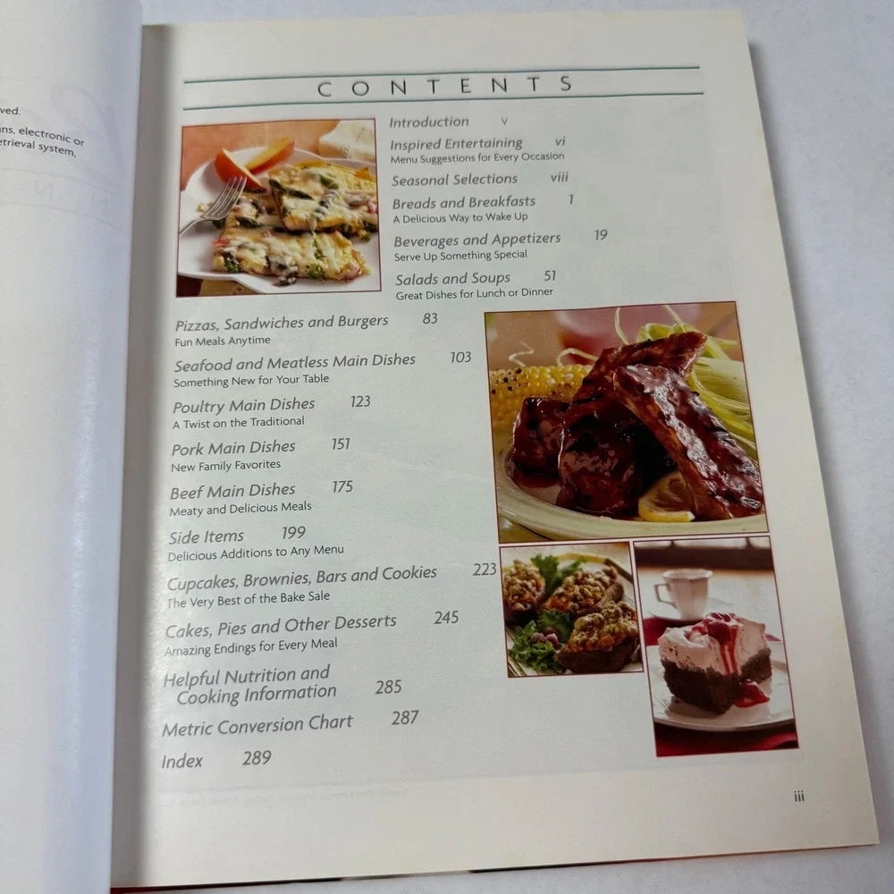 Betty Crocker Annual Recipes 2007 Hardcover Cookbook with Bonus Booklet Insert‎